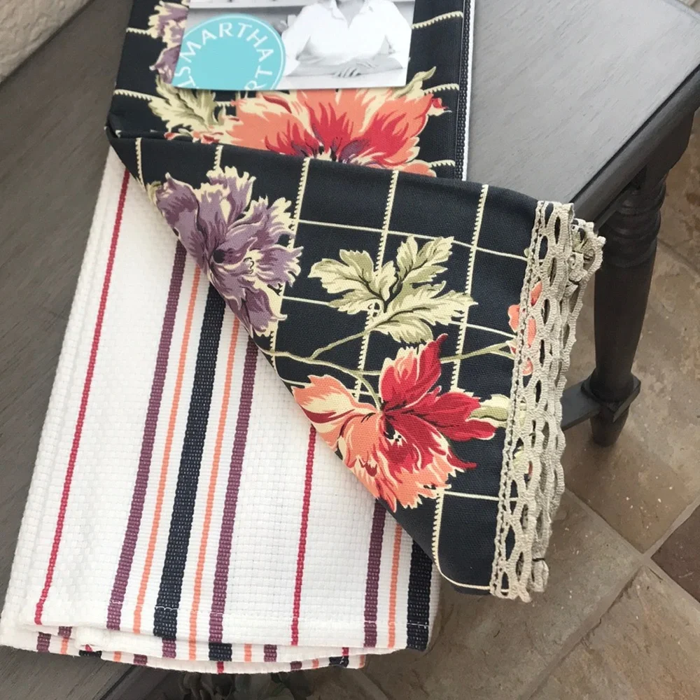 Martha Stewart Farmhouse kitchen towels set /2